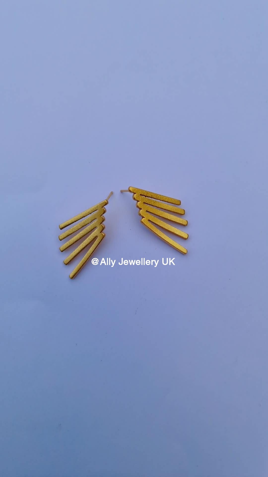 Push back studs 18k matte gold plated