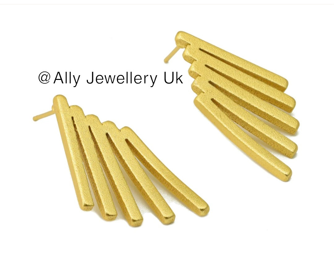 Push back studs 18k matte gold plated